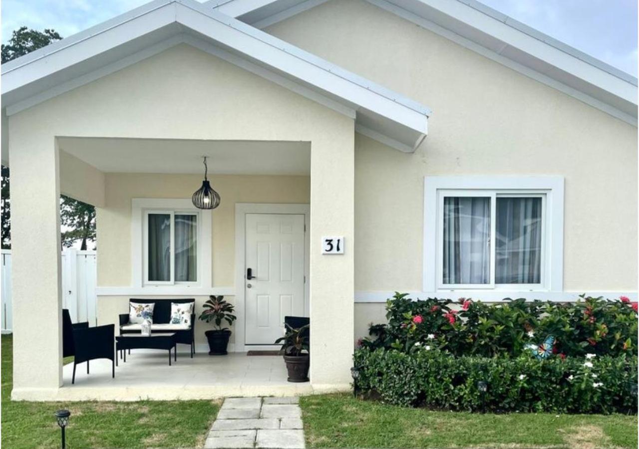 Seashore Vacation Home, Oceanpointe, Lucea, Jamaica Екстер'єр фото