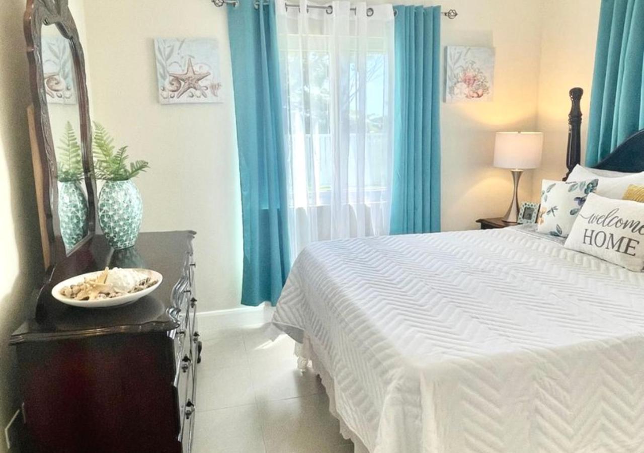 Seashore Vacation Home, Oceanpointe, Lucea, Jamaica Екстер'єр фото