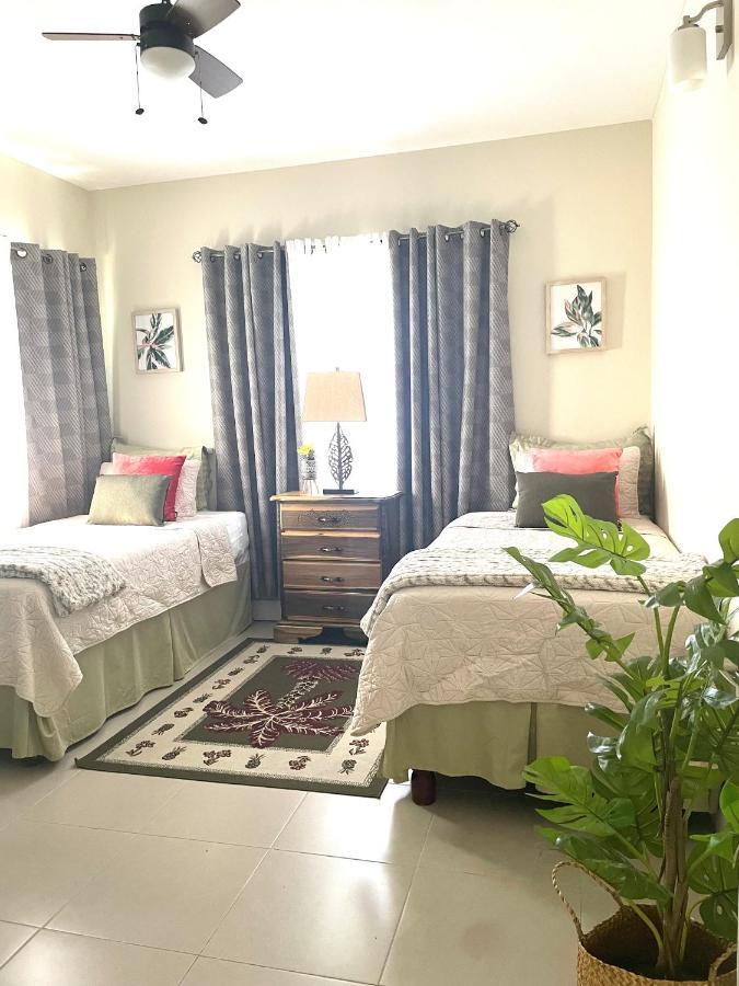 Seashore Vacation Home, Oceanpointe, Lucea, Jamaica Екстер'єр фото